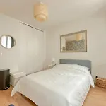 Trendy Studio Heart Of Bastille Lively Street