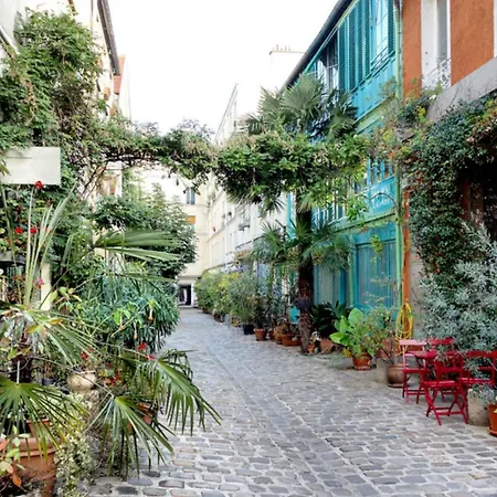Trendy Heart Of Bastille Lively Street Apartment Paris